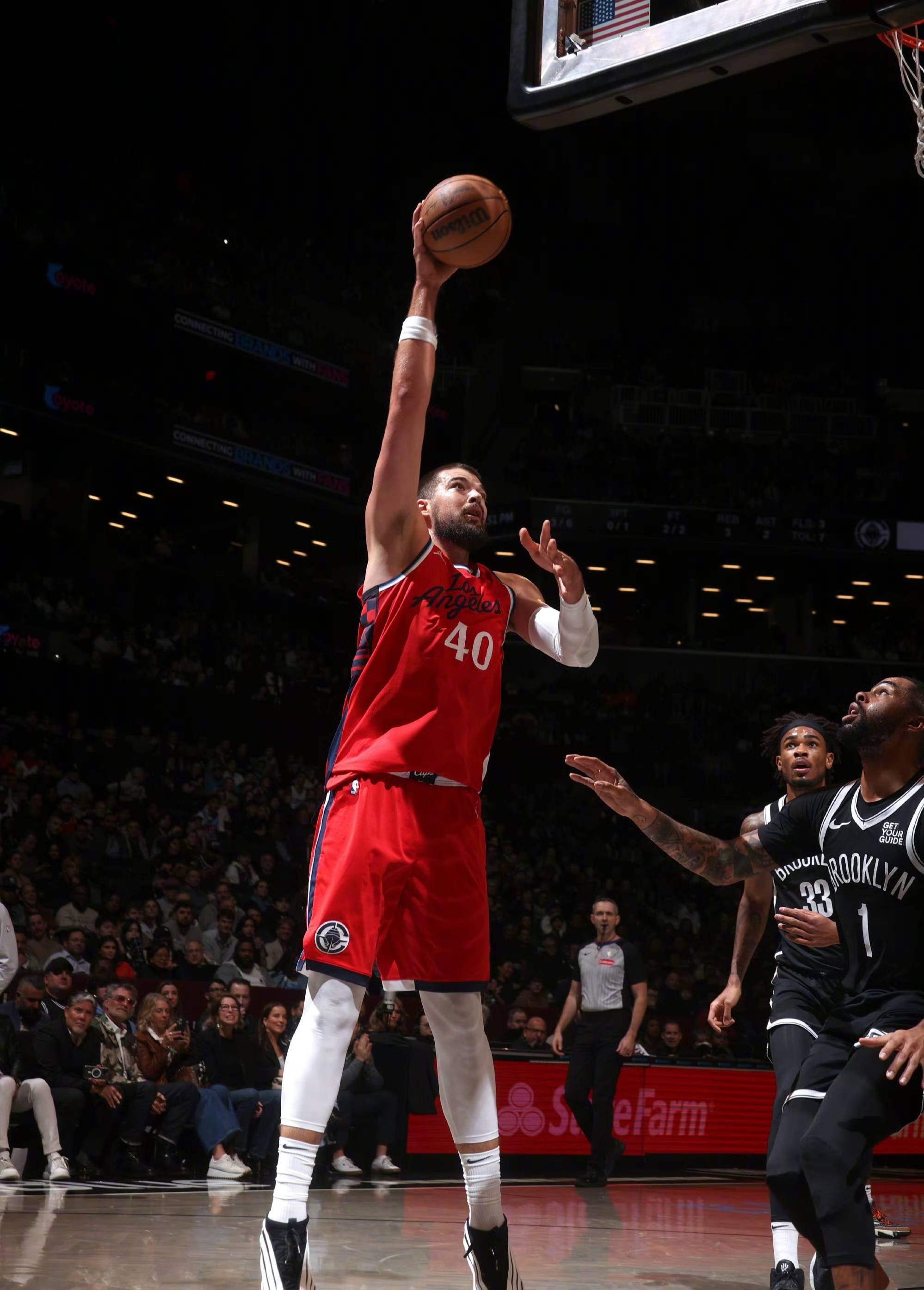 九游中国官网登录平台篮网新秀表现惊艳，全场观众掌声不断，帖子为了生产.