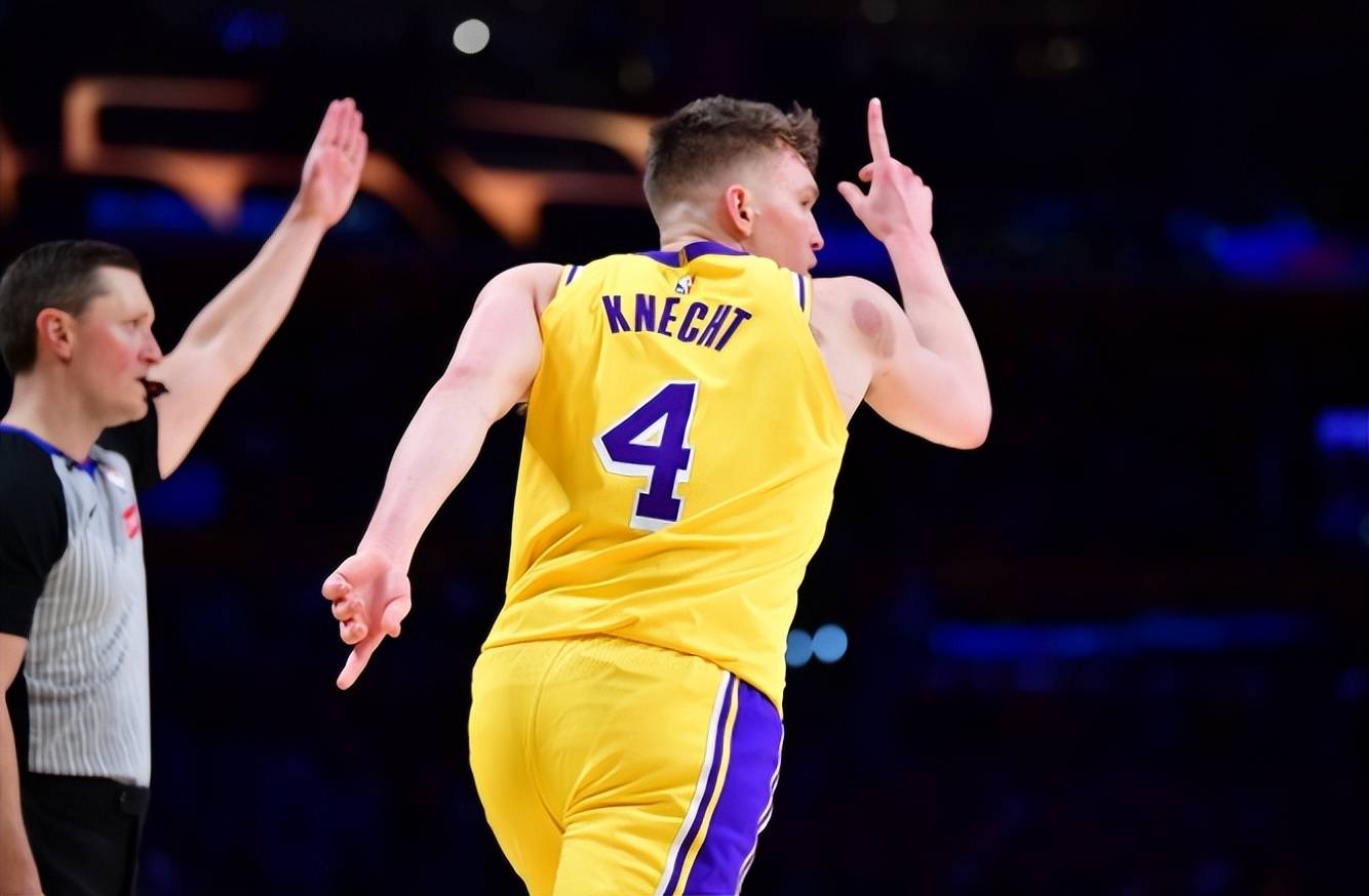 九游网页版登录入口JackeyLove重要时刻锐不可当，湖人带队取胜！