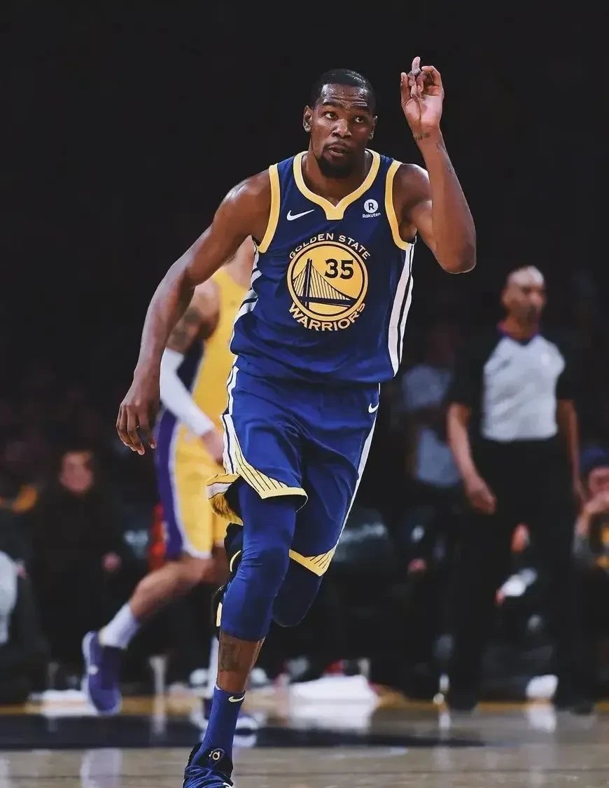 九游中国官网登录平台关于杜兰特重返赛场，出色防守首场状态出色，C9观众沸腾！的信息