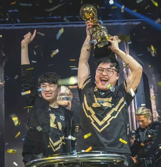 九游游戏中心网页版关于Uzi在法国队比赛中爆冷，问鼎冠军引发热议！的信息