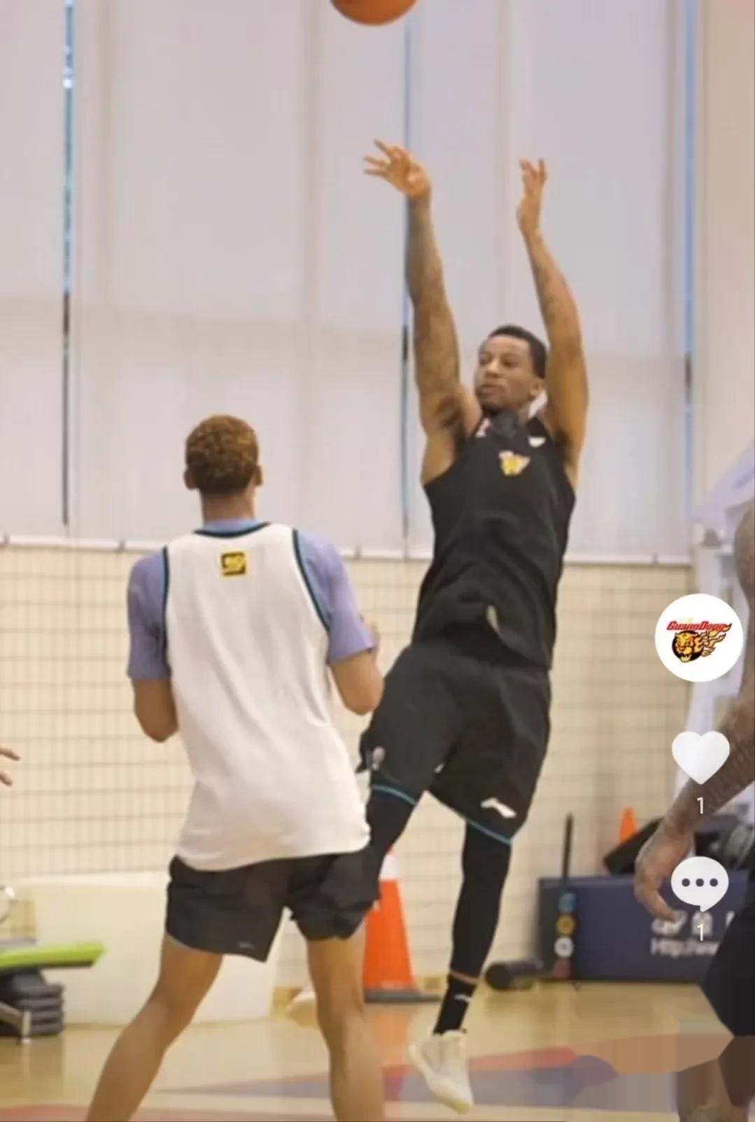 包含广东宏远训练开放日，国际比赛日门线救险引欢呼，中超在即，资深球员宣示担当的词条